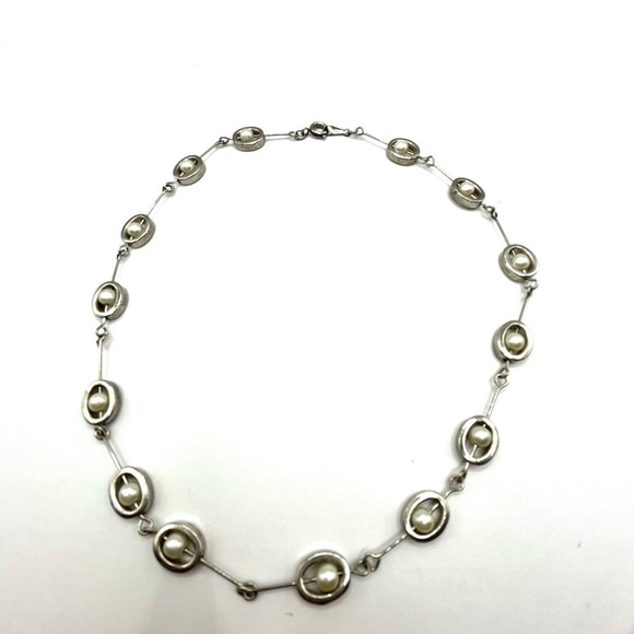 Necklace Pearl & Silver Tone Stations Oval with A Pearl Inside Unique Vintage - Picture 7 of 11